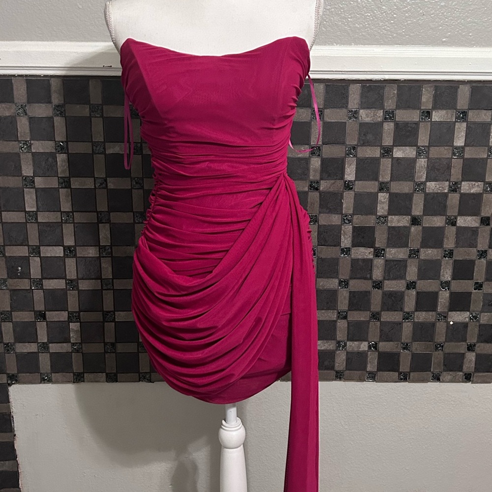 Chic Strapless Ruched Midi Dress in Fuchsia